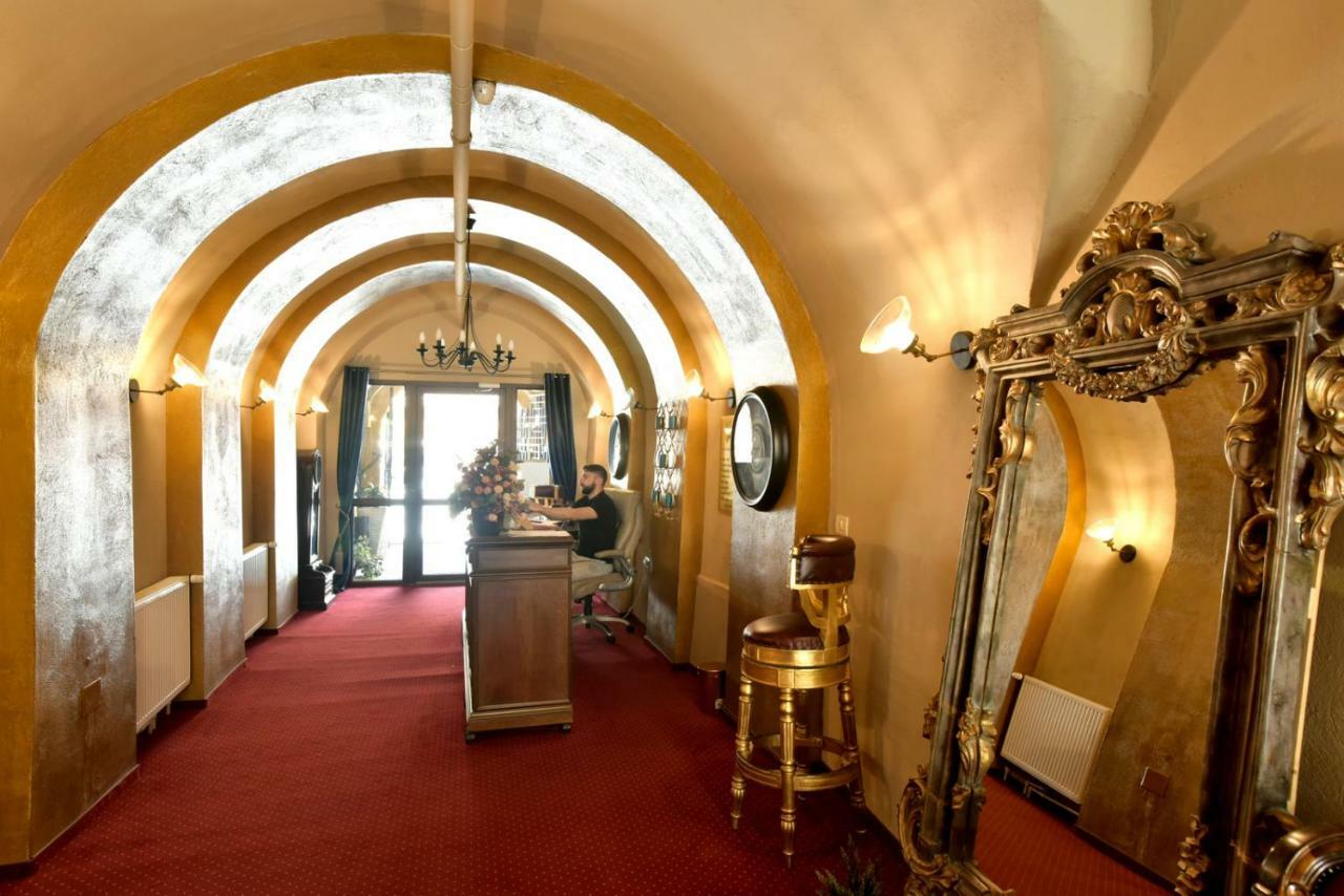 Safrano Palace براشوف المظهر الخارجي الصورة